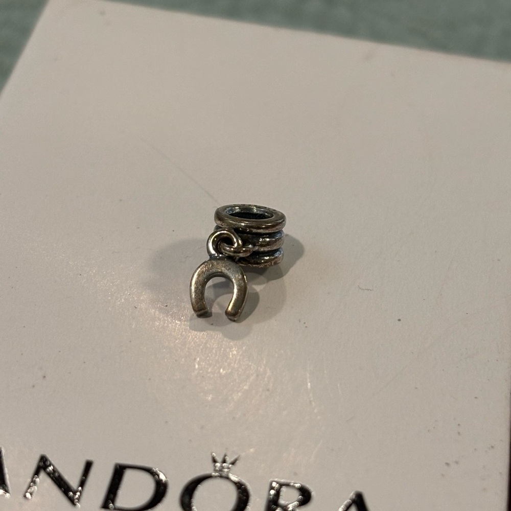 Retired and RARE! Pandora Jewelry charm horseshoe! Unique - Picture 1 of 3